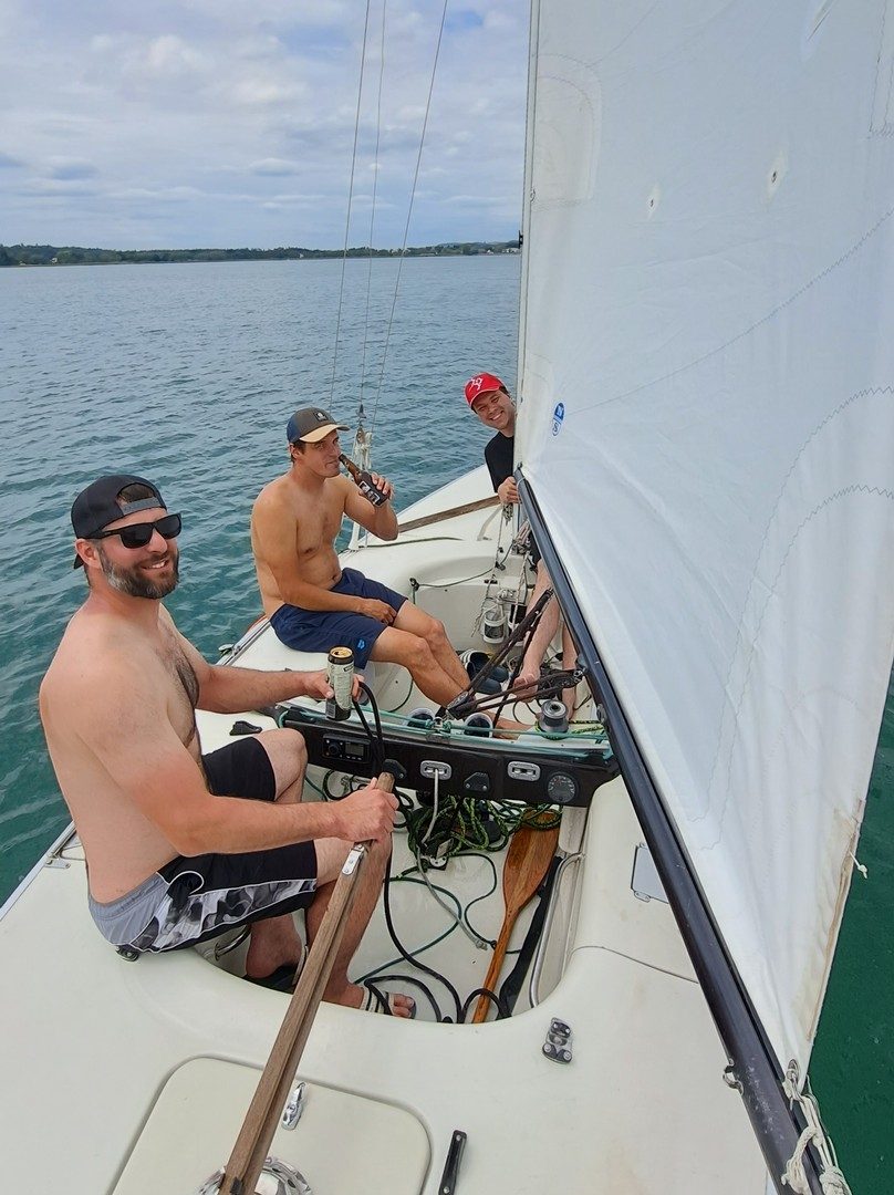 Yacht auf Überführungsfahrt
